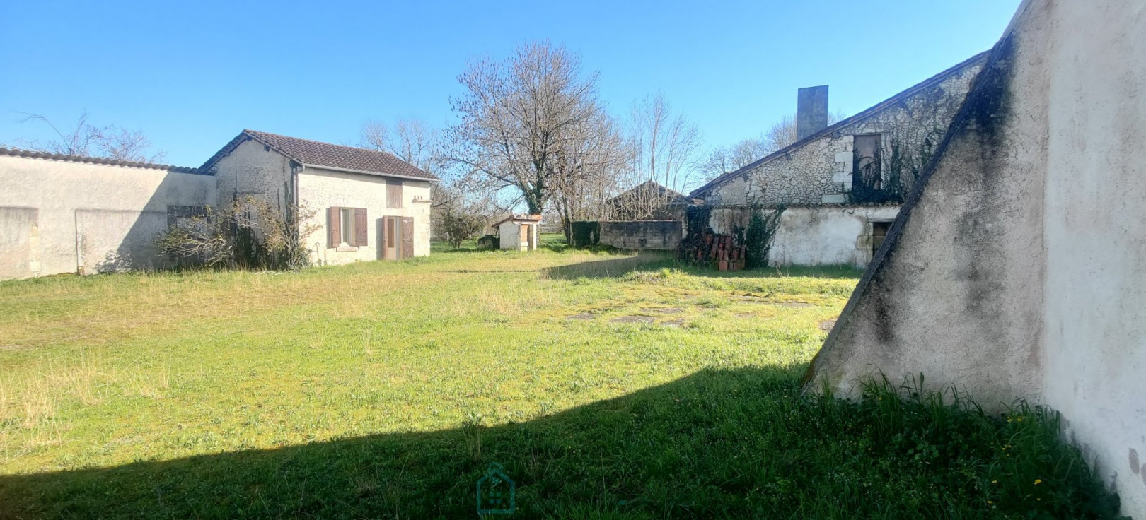 
                                                Vente
                                                 Grange maison terrain Dordogne