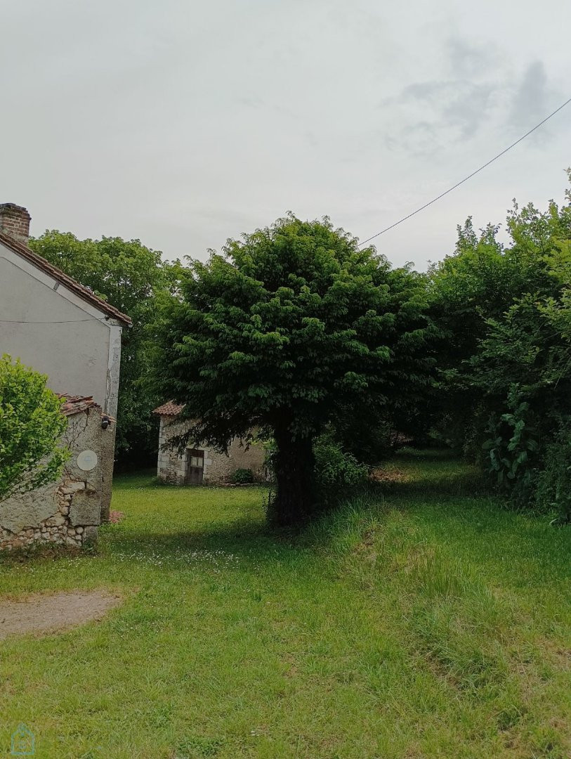 
                                                Vente
                                                 HAVRE DE PAIX POUR CETTE PROPRIETE MAISON DEPENDANCES SUR 1.5 HA