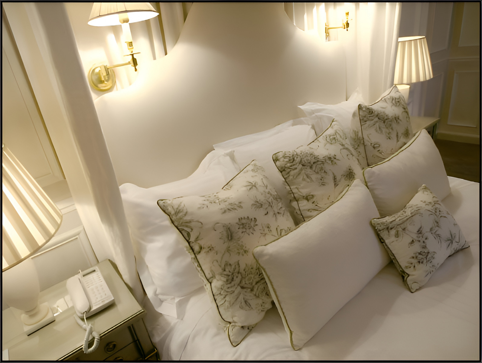 
                                                Vente
                                                 HOTEL 5* PARIS TRIANGLE D'OR SPA