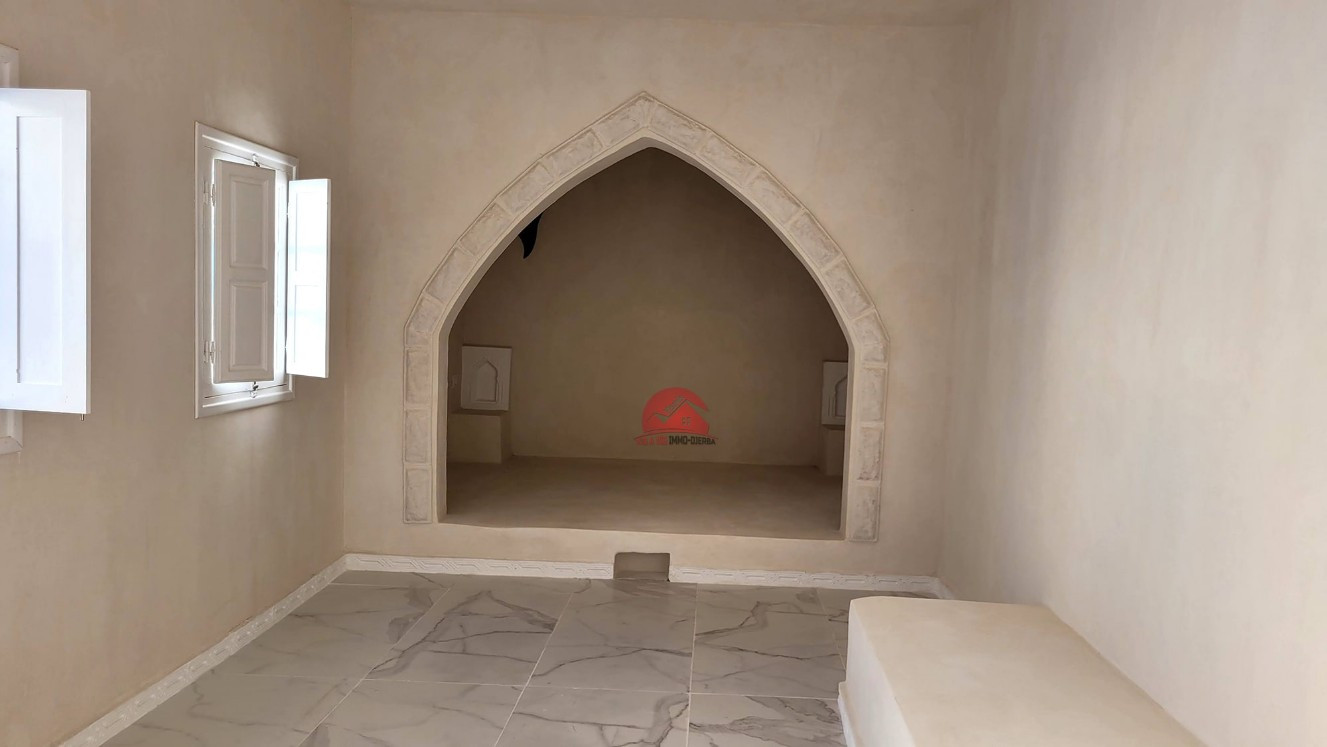 
                                                Vente
                                                 HOUCH SUR UN GRAND TERRAIN À DJERBA - RÉF H615