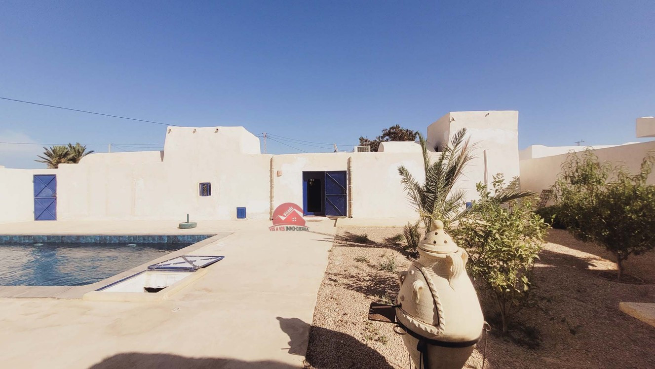 
                                                Vente
                                                 HOUCH TYPIQUE DJERBIEN À BAZIM DJERBA ZA-RÉF V687