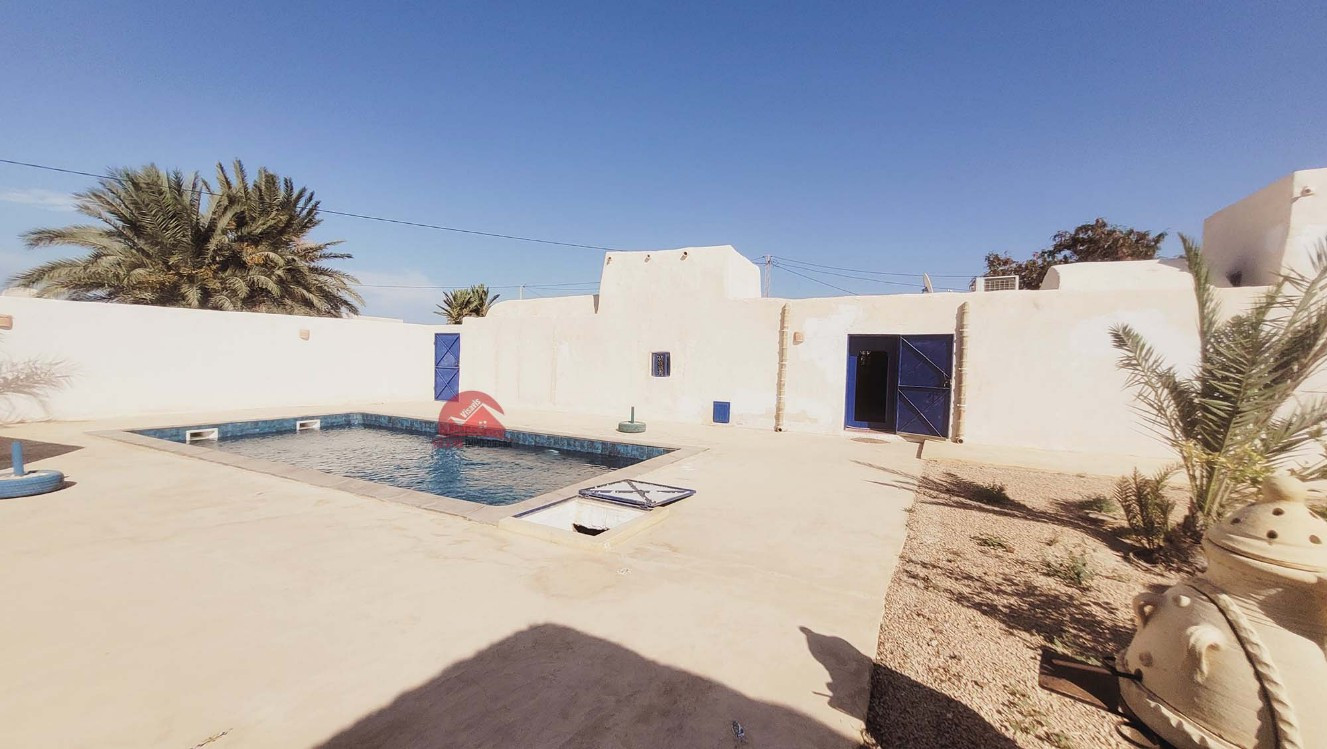 
                                                Vente
                                                 HOUCH TYPIQUE DJERBIEN À BAZIM DJERBA ZA-RÉF V687