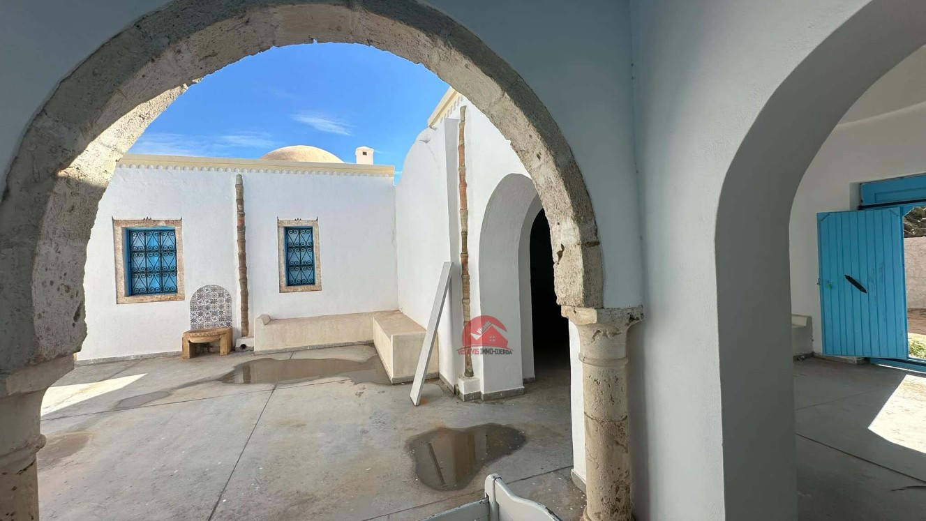 
                                                Vente
                                                 HOUCH TYPIQUE DJERBIEN À HOUMT SOUK DJERBA