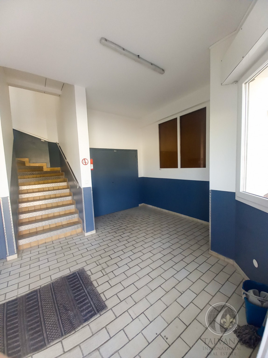 
                                                Vente
                                                 Immeuble de 995m² situé à 5km de Paris (Clamart)