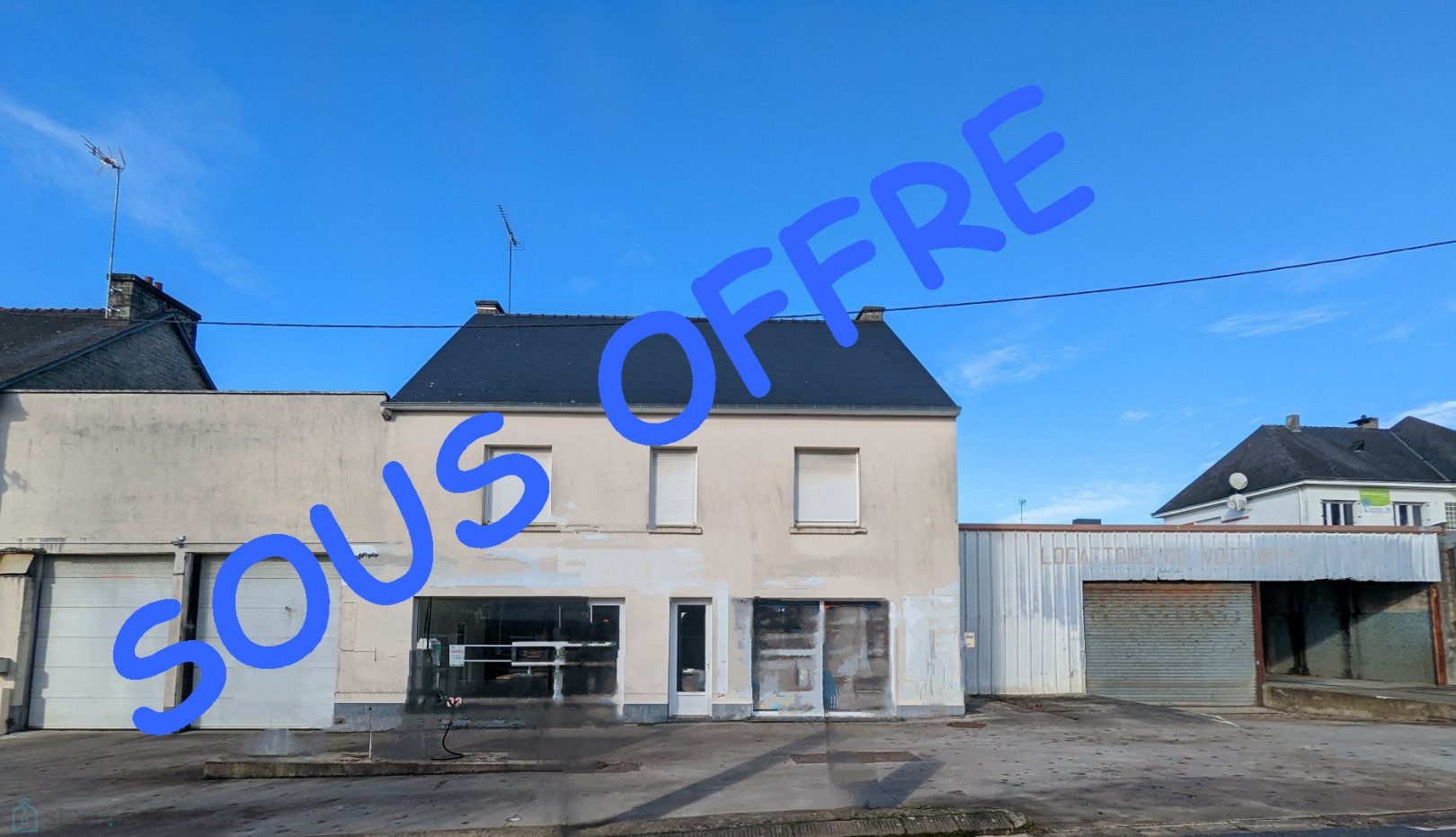 
                                                Vente
                                                 Immeuble locaux commerciaux, habitation, hangar 550 m2