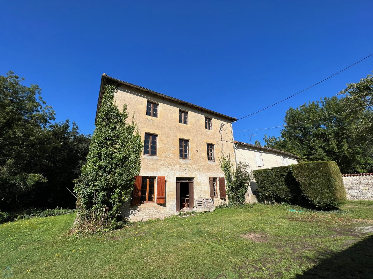 
                                                Vente
                                                 Impensable - Un ancien moulin et ses îles en coeur de ville