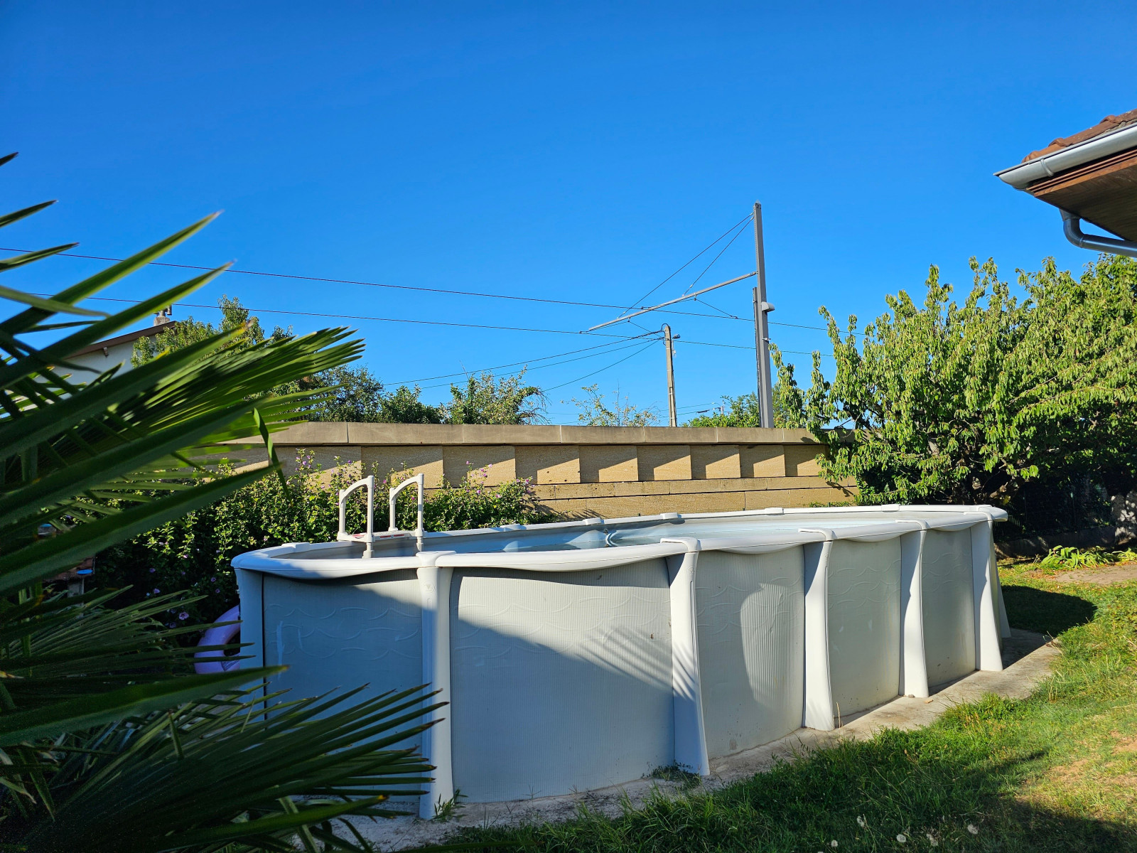 
                                                Location
                                                 Jolie Maison avec piscine (loyer tout inclus)