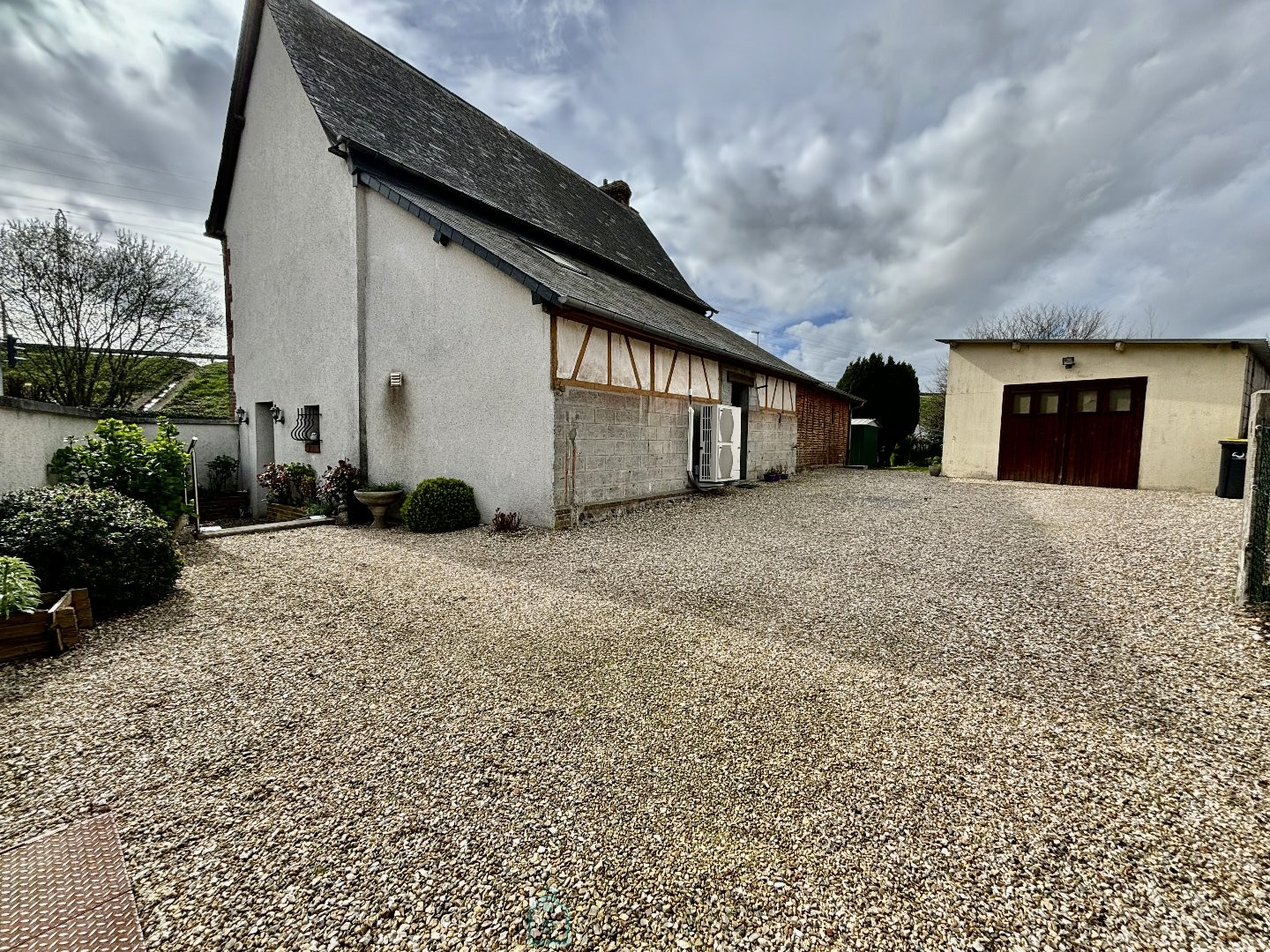 
                                                Vente
                                                 Jolie maison de ville 3 chambres avec dépendances, garage et jardin