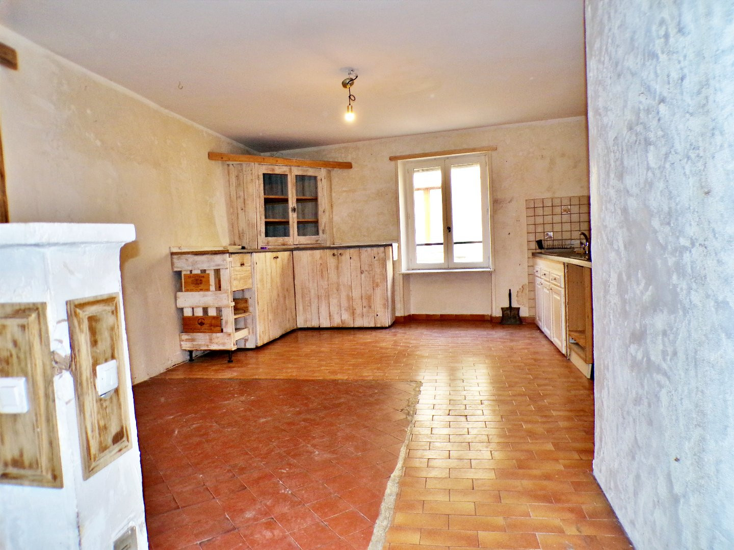 
                                                Vente
                                                 La Garde, Castellane, Maison de Village 100 M2 habitable, atelier, garage 