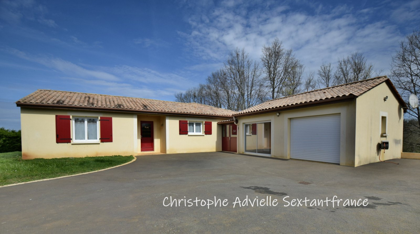 
                                                Vente
                                                 Lalinde proche ,maison plain pied 4 chambres 120 M2 plus bureau et garage sur 4 000 M2 