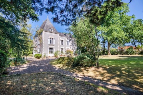 
                                                Location
                                                 Le manoir de la Plume à Nantes