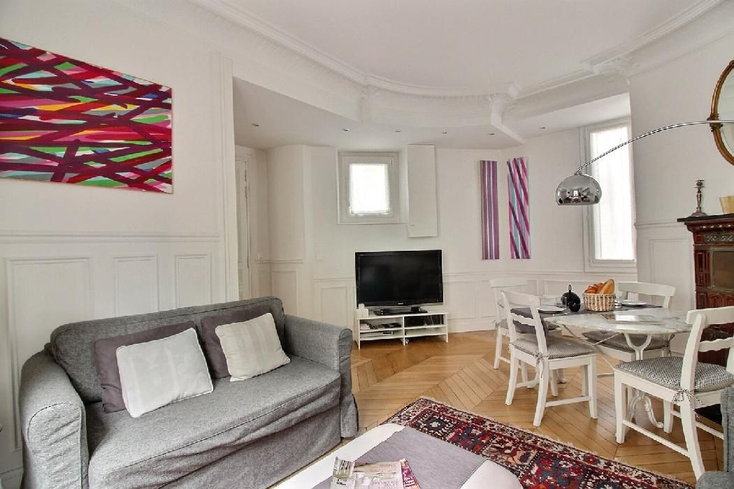 
                                                Location
                                                 Location Appartement Meublé - 3 pièces - 70m² - St Lazare (loyer tout inclus)