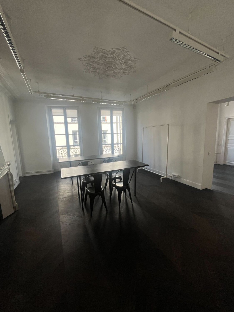 
                                                Location
                                                 Location Bureaux Paris 75001