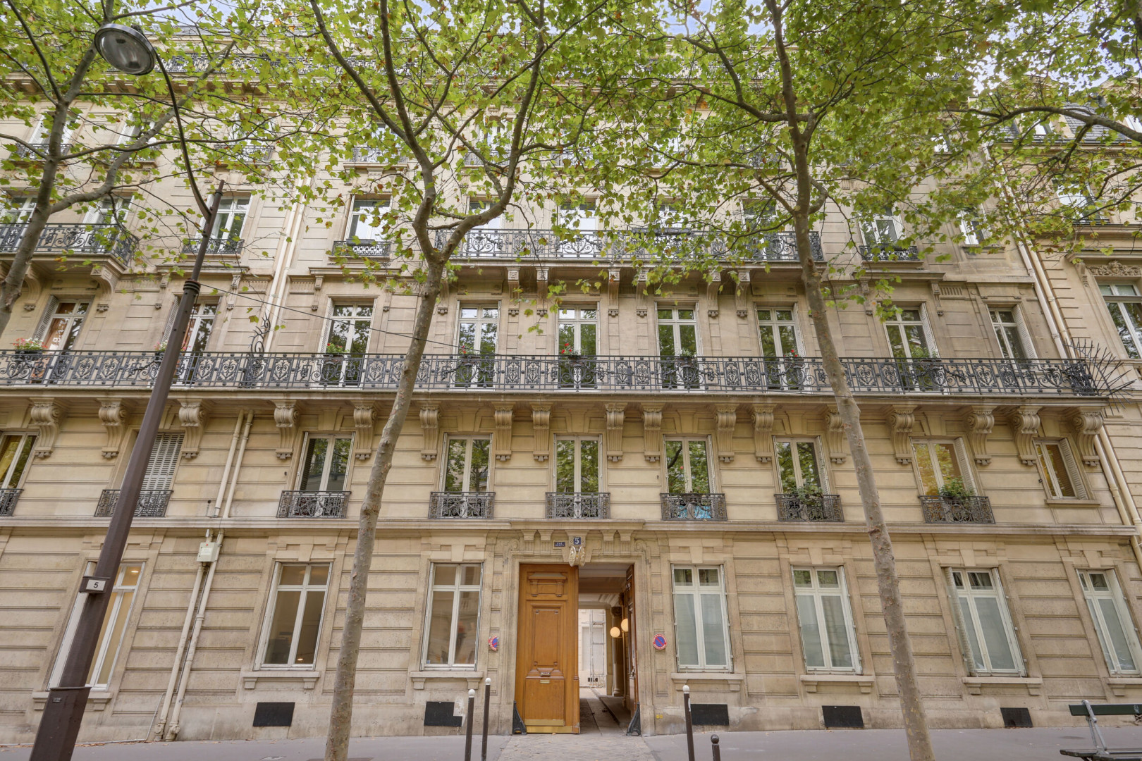 
                                                Location
                                                 Location Bureaux Paris 75008