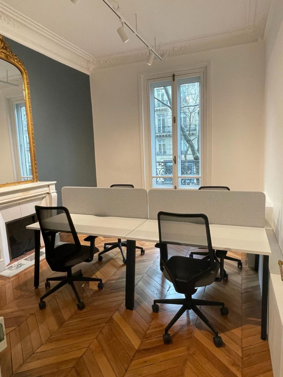 
                                                Location
                                                 Location Bureaux Paris 75008