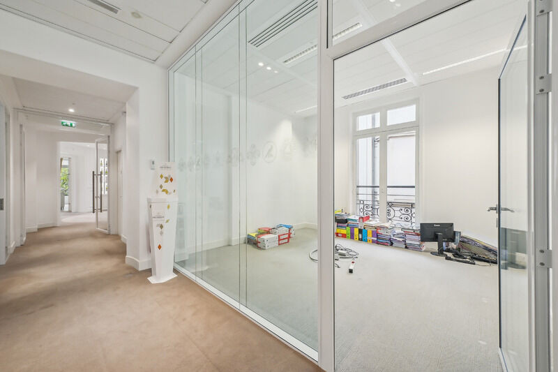 
                                                Location
                                                 Location Bureaux Paris 75008