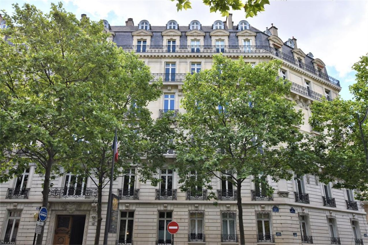 
                                                Location
                                                 Location Bureaux Paris 75008