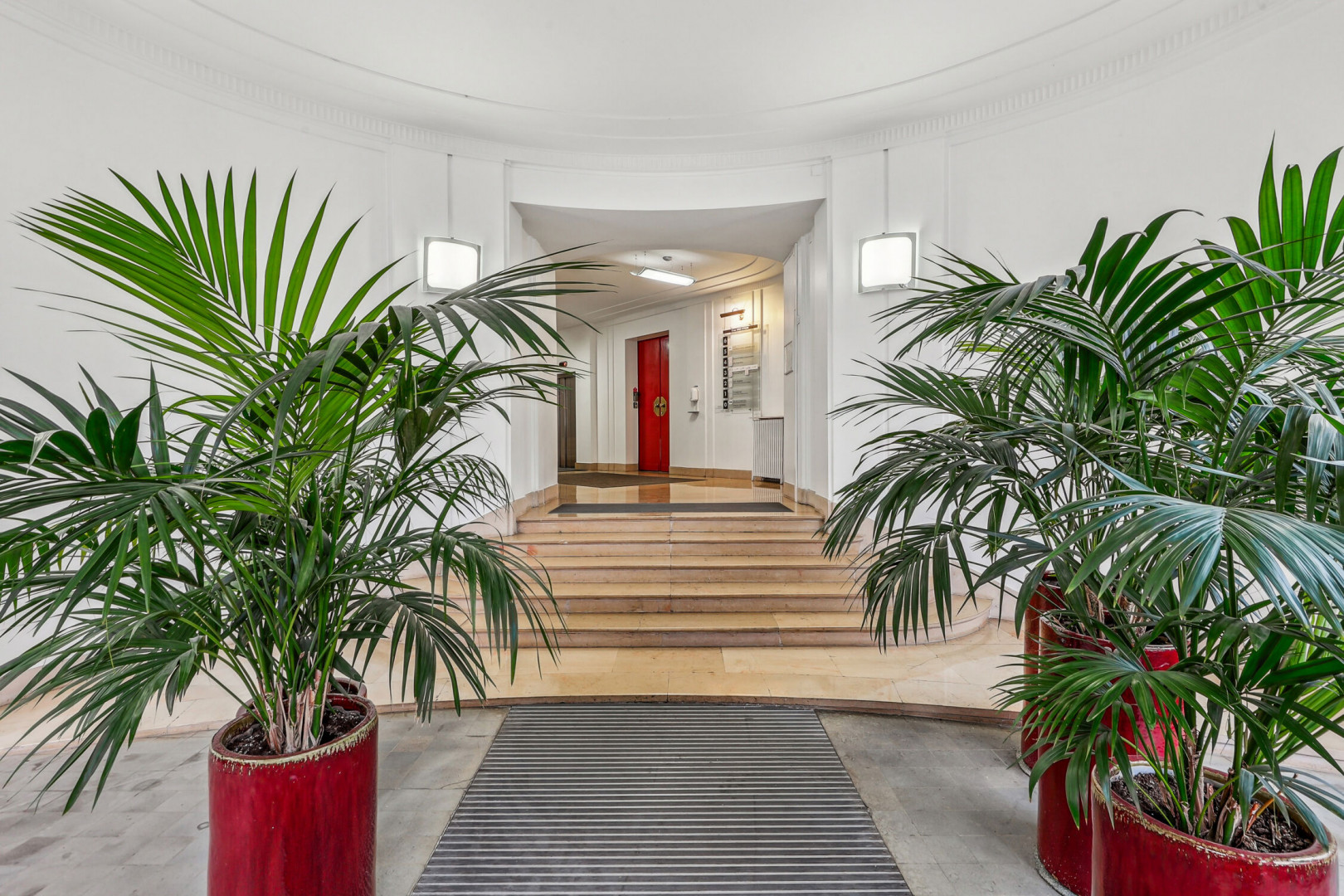 
                                                Location
                                                 Location Bureaux Paris 75008