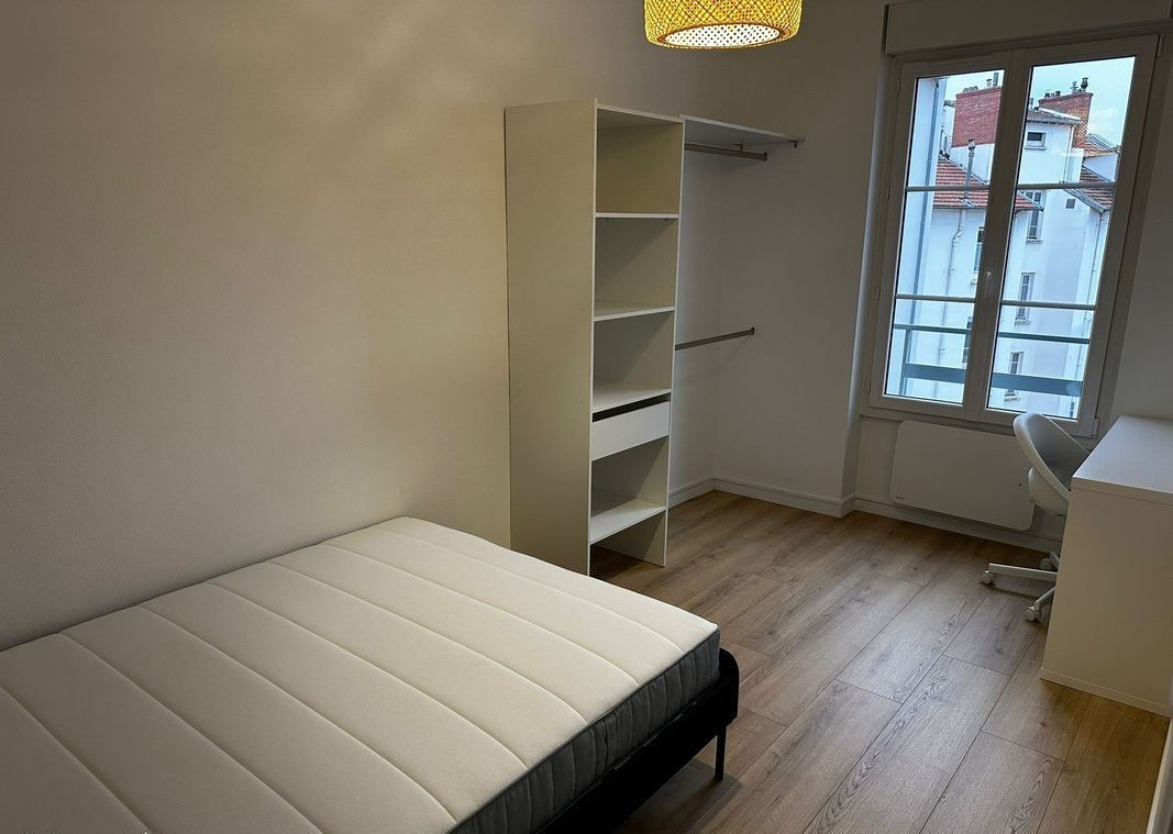 
                                                Location
                                                 Location Chambre meublée dans appartement Rénové - Lyon 6 Brotteaux proche Gare Part Dieu – 900 cc/mois par chambre (loyer tout inclus)