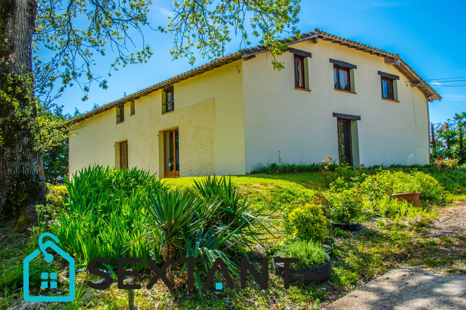 
                                                Vente
                                                 Lomagnole et chambres d'hôte