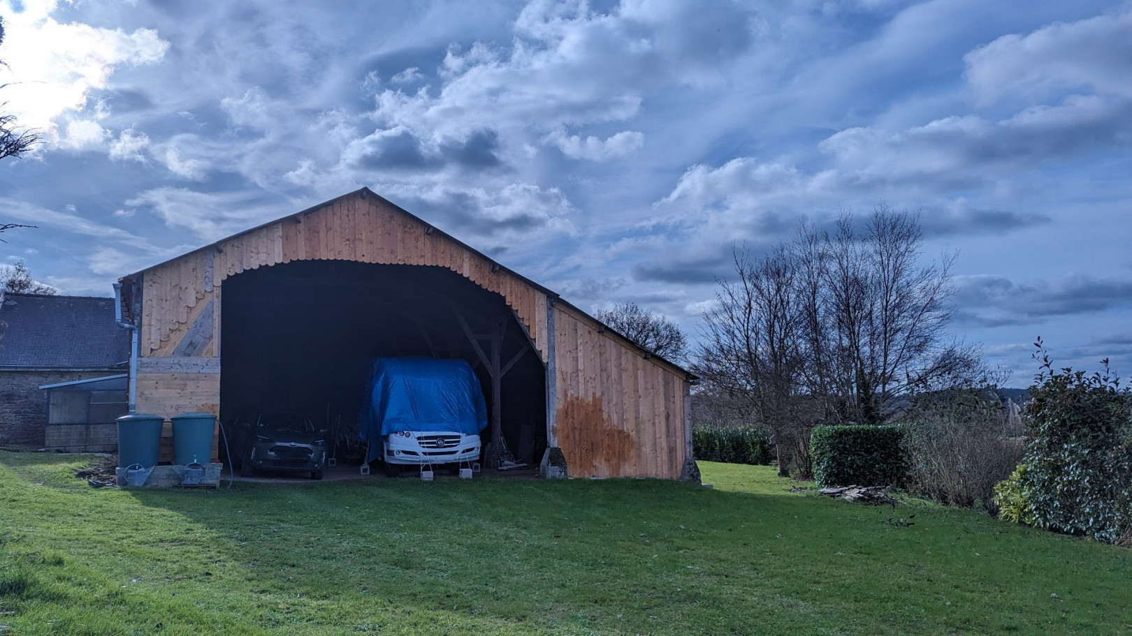 
                                                Vente
                                                 Longère avec 5 chambres 

 