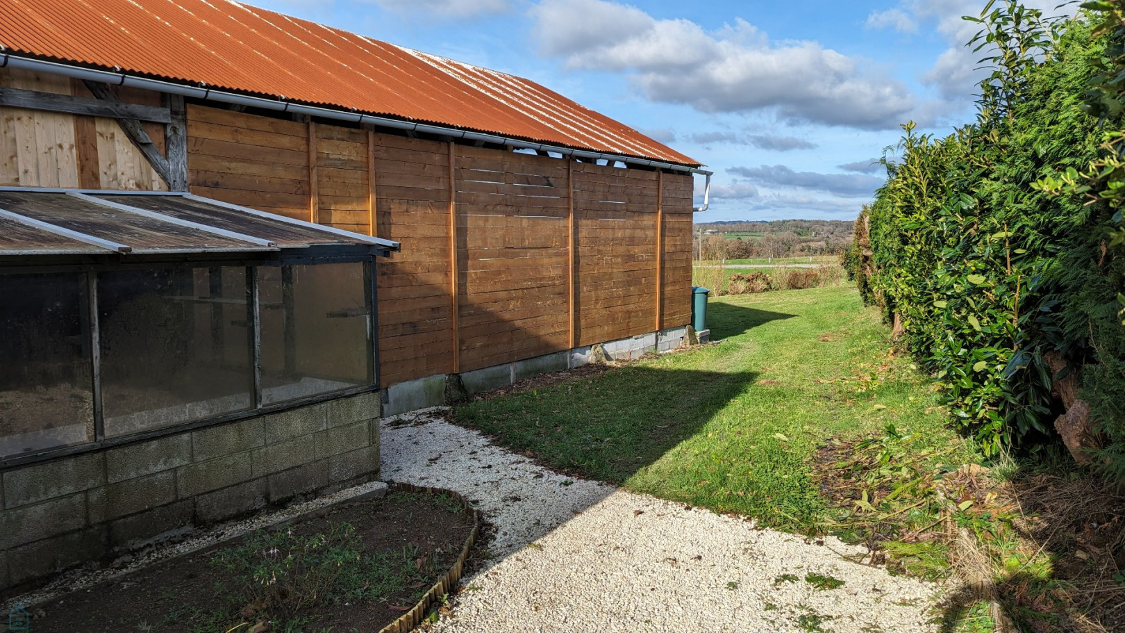 
                                                Vente
                                                 Longère avec 5 chambres 

 