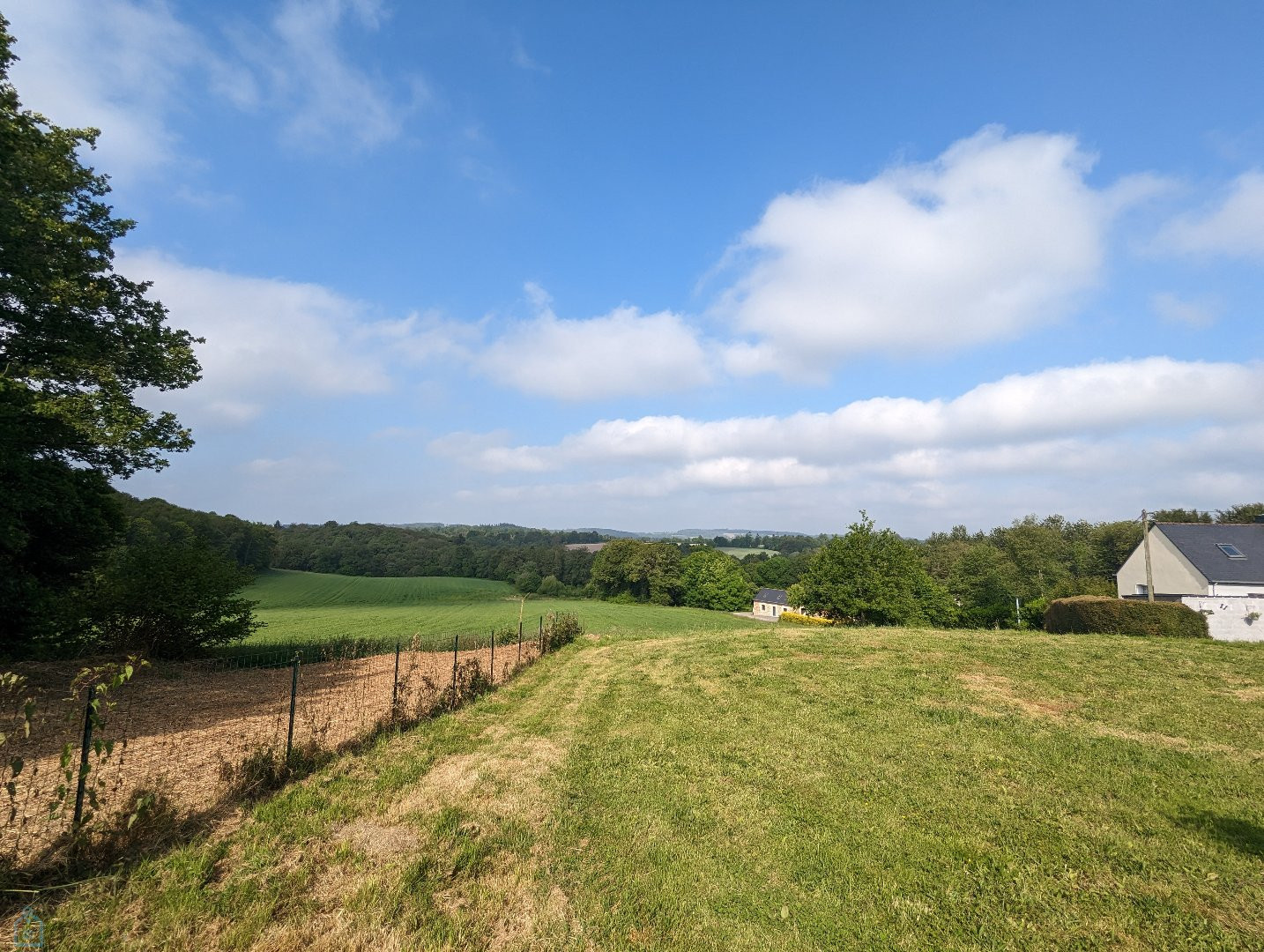 
                                                Vente
                                                 Longère en campagne 