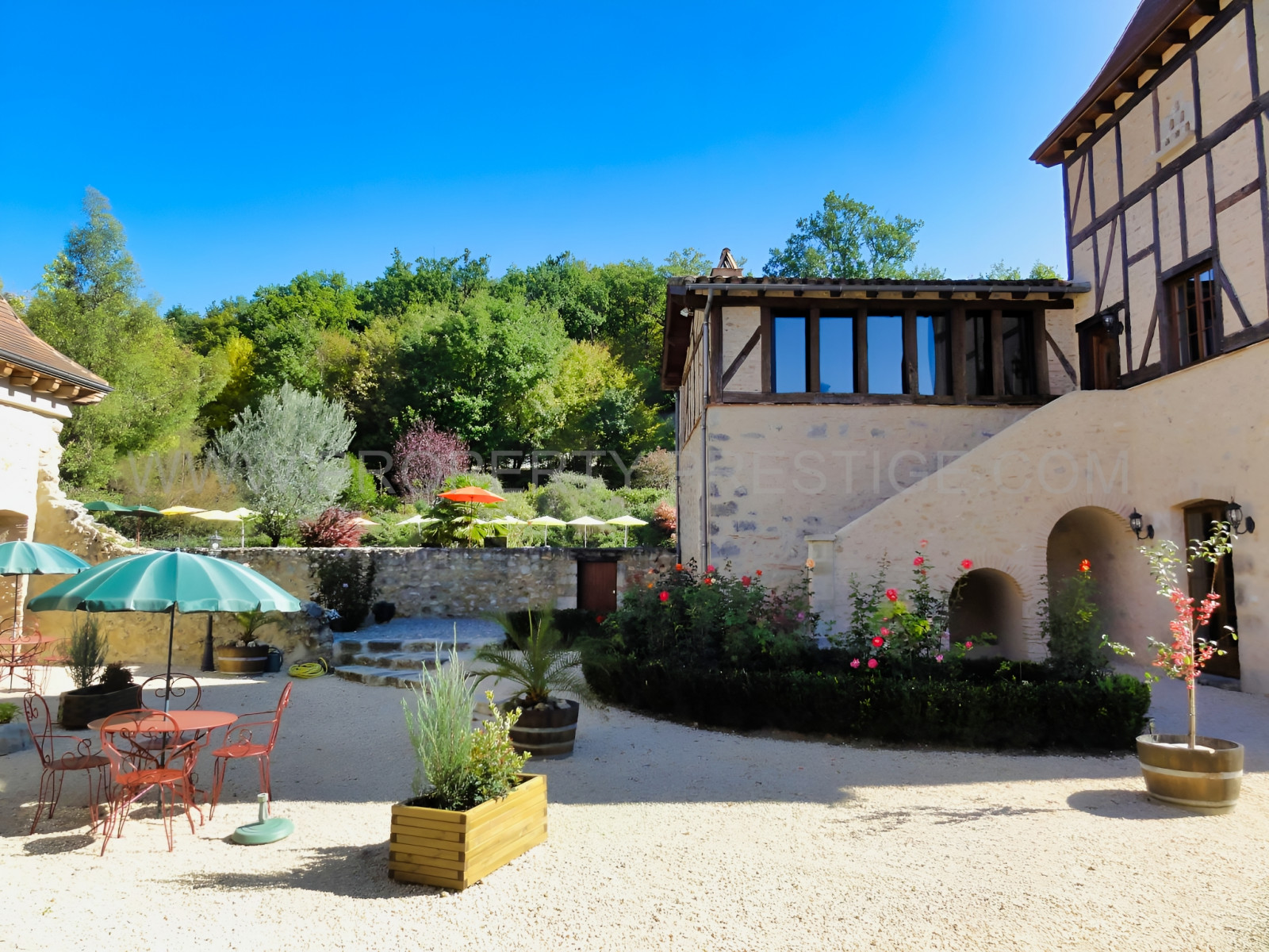 
                                                Vente
                                                 LOT ET GARONNE CHATEAU XVème 8,5 HECTARES