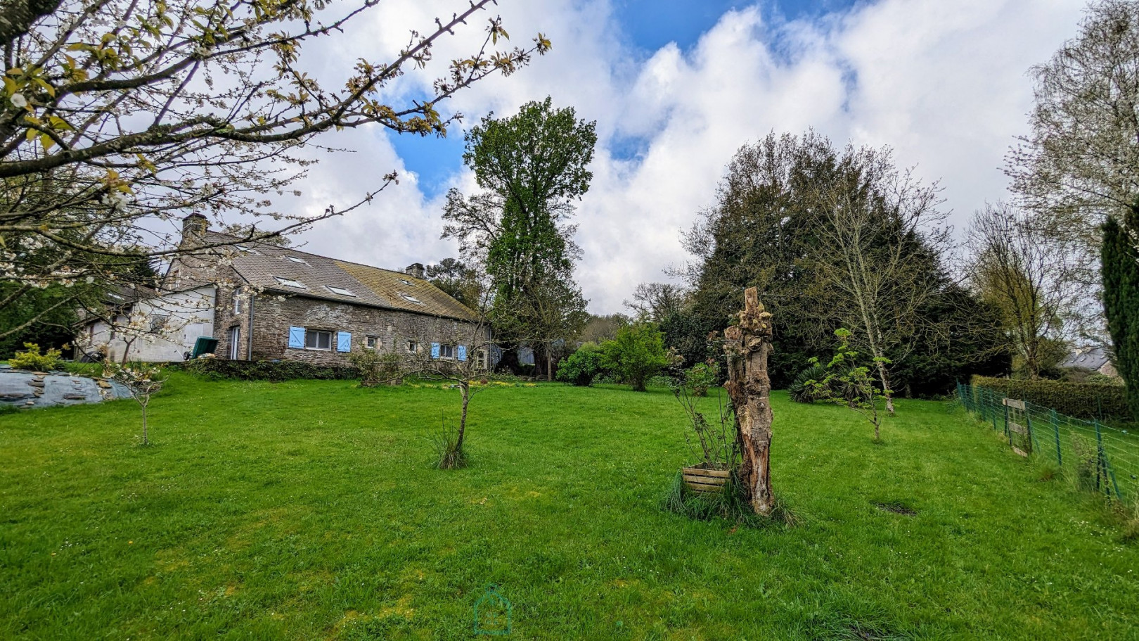 
                                                Vente
                                                 Magnifique Longère Proche de La Gacilly avec 6 chambres.