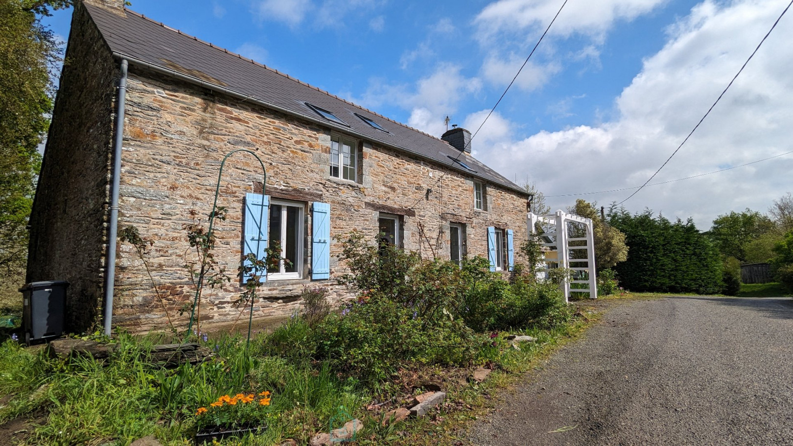 
                                                Vente
                                                 Magnifique Longère Proche de La Gacilly avec 6 chambres.