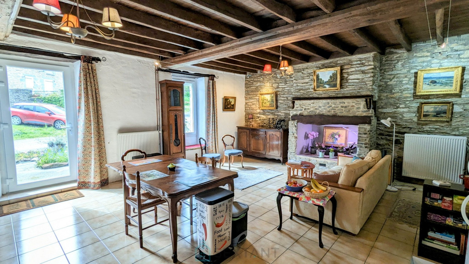 
                                                Vente
                                                 Magnifique Longère Proche de La Gacilly avec 6 chambres.