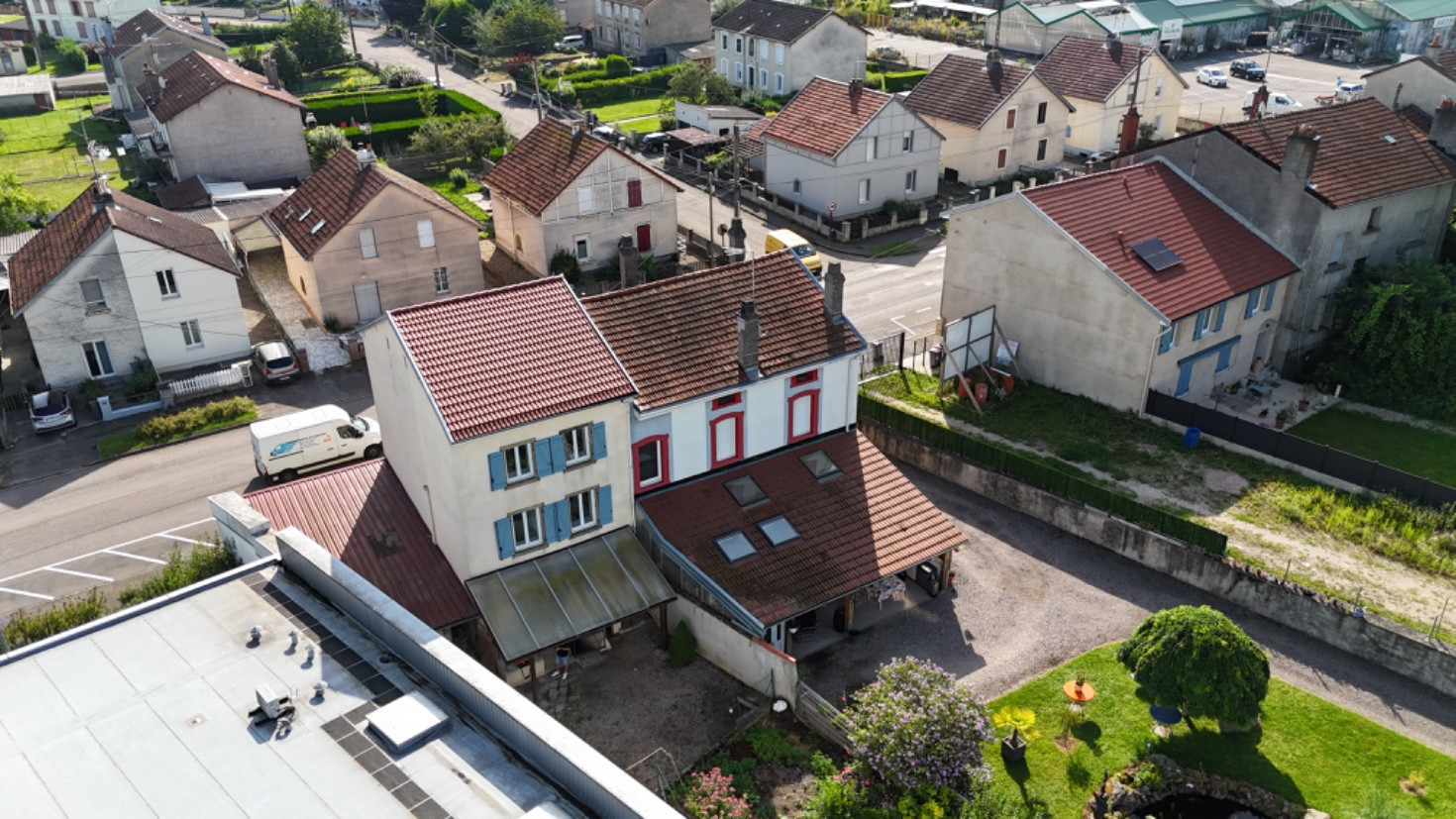 
                                                Location
                                                 Magnifique maison avec terrain