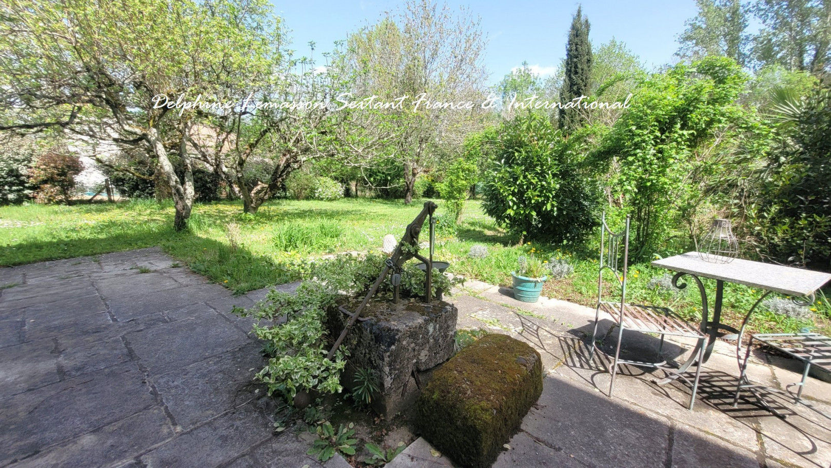 
                                                Vente
                                                 Magnifique maison bourgeoise avec jardin clos, garage près de la rivière et du centre de Bergerac