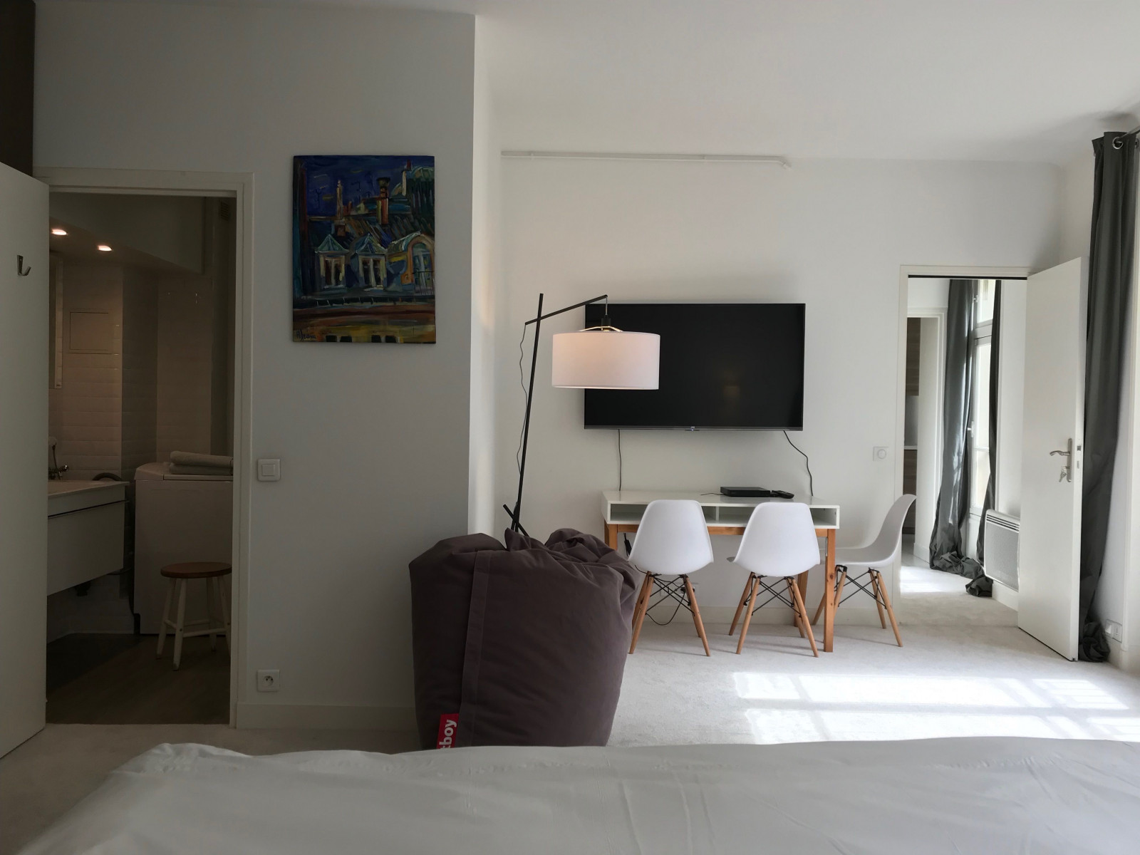 
                                                Location
                                                 Magnifique studio meublé Paris 7ème (loyer tout inclus)