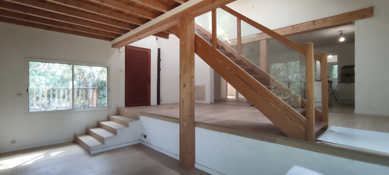 
                                                Vente
                                                 Maison 10 pièces sur terrain 1895m²