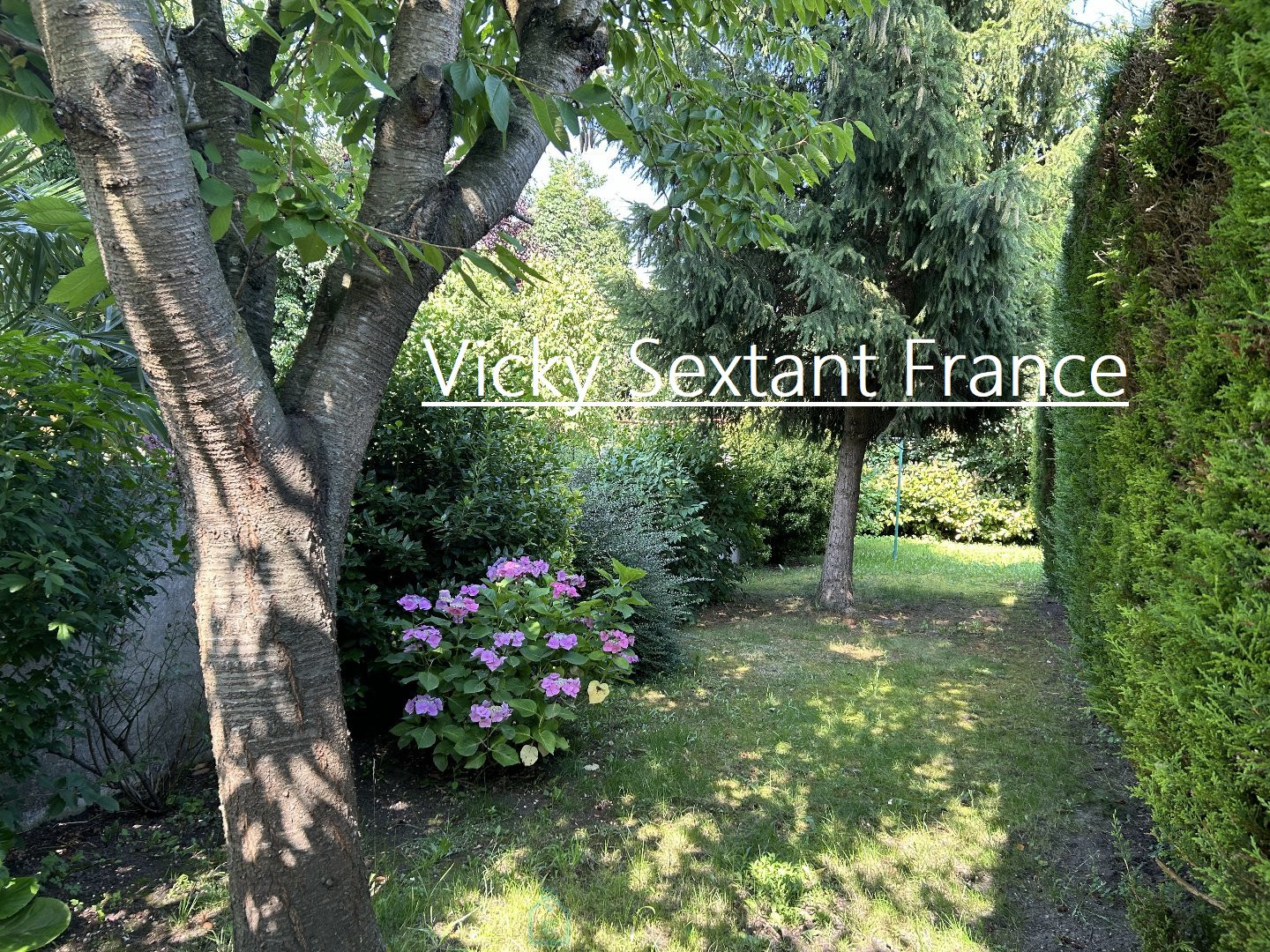 
                                                Vente
                                                 Maison 105 m2 avec beau jardin.