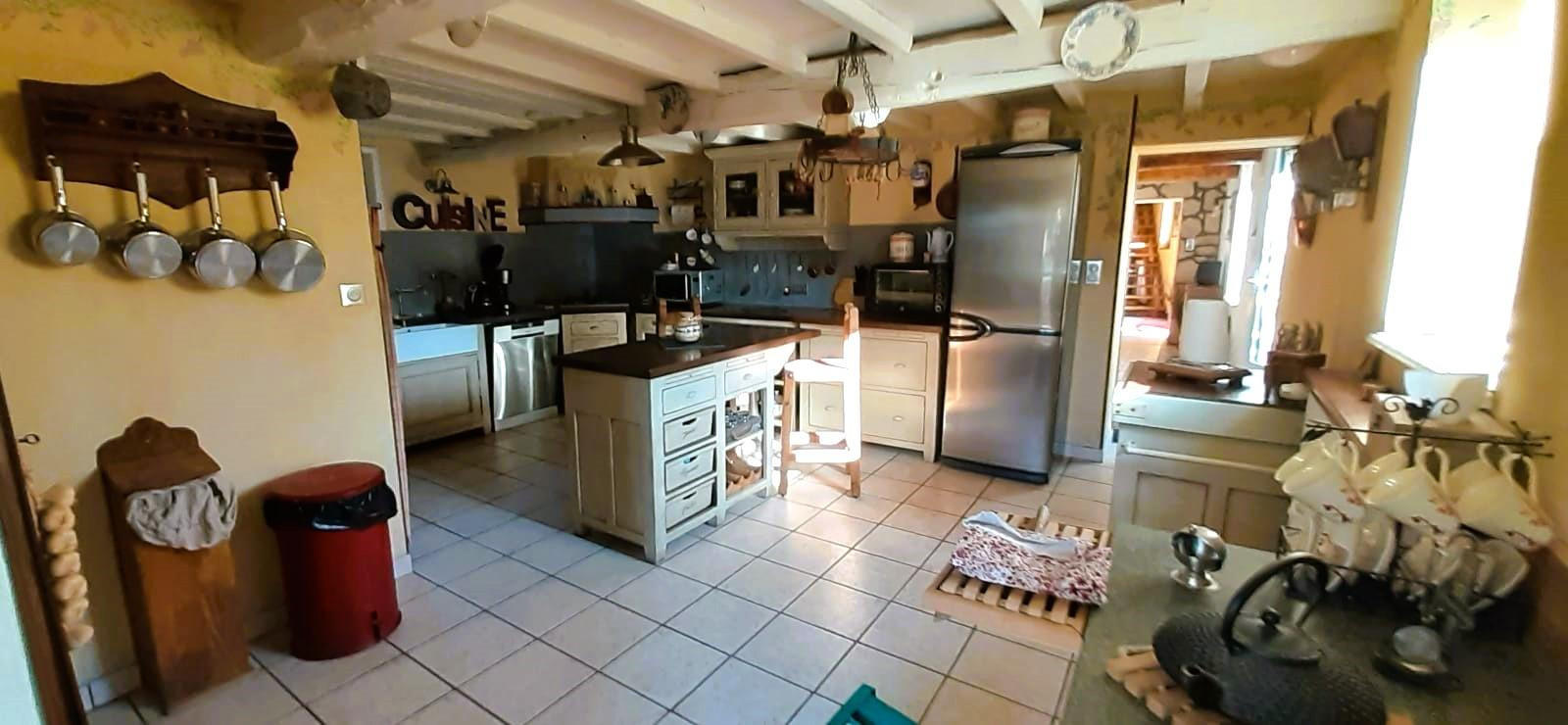 
                                                Vente
                                                 Maison 172m2 + grand jardin + dépendances