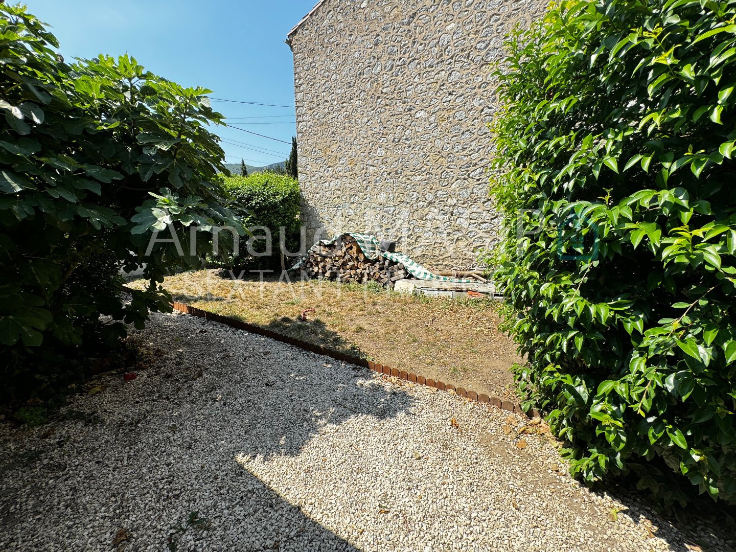 
                                                Vente
                                                 MAISON 4 CH, GARAGE, TERRASSE, CUISINE ETE, JARDIN - PROCHE QUILLAN CENTRE  