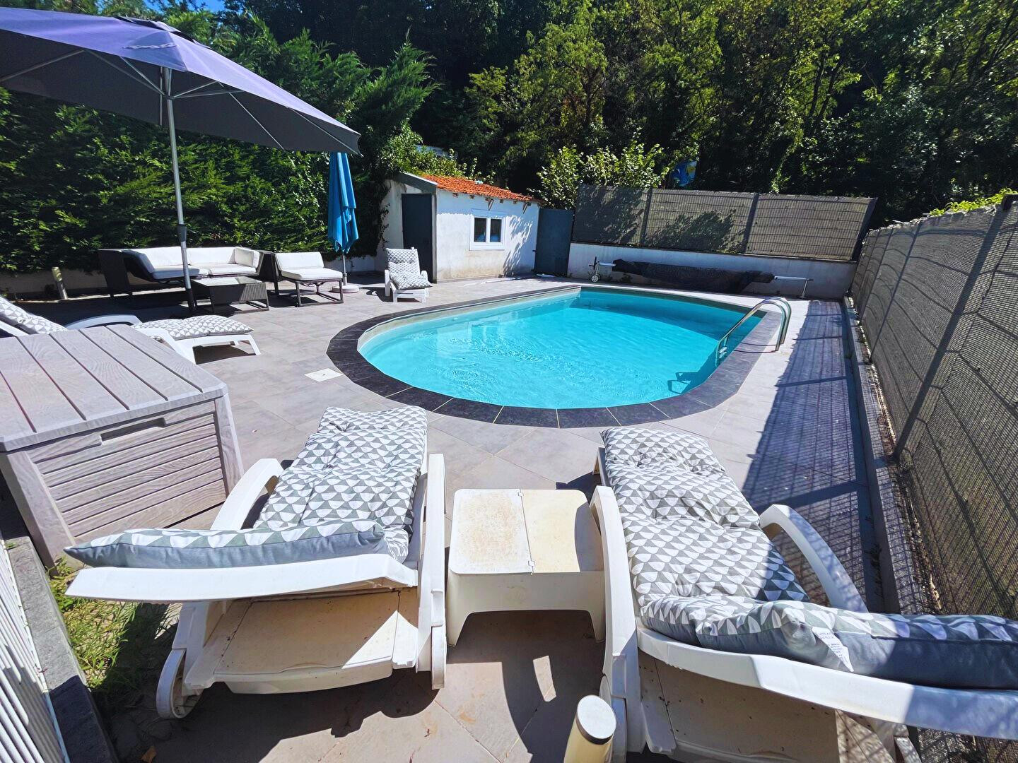 
                                                Vente
                                                 Maison 4 pièces 100m² avec piscine