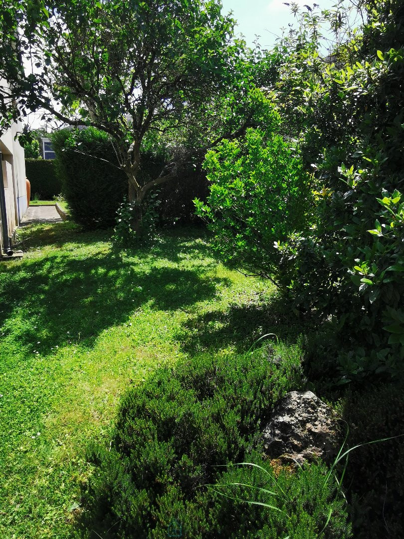 
                                                Vente
                                                 Maison 5 chambres, garages et jardin