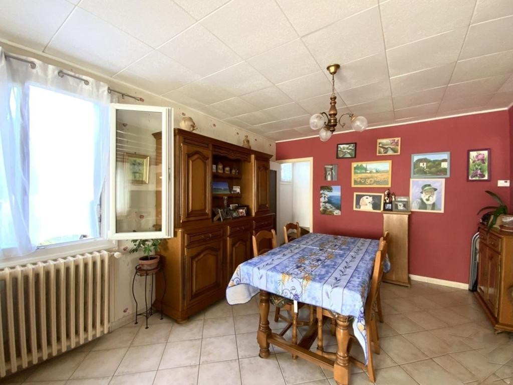 
                                                Vente
                                                 Maison 5 pièces, spacieuse, sous-sol, terrasse.