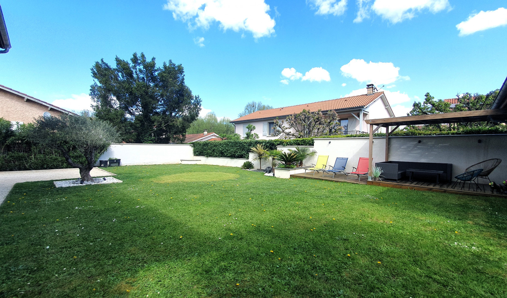 
                                                Vente
                                                 Maison 6 pièces de 115 m² sur 750 m² de terrain