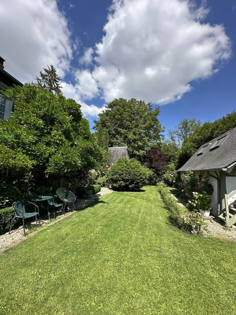 
                                                Vente
                                                 Maison atypique au cur d'un village de l'Oise Normande 