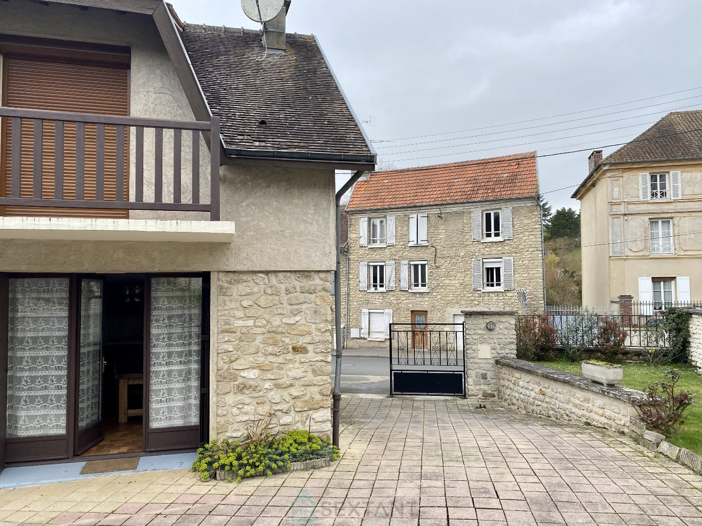 
                                                Vente
                                                 Maison avec garage sur cour partagée