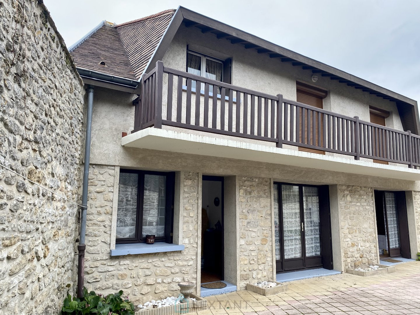 
                                                Vente
                                                 Maison avec garage sur cour partagée