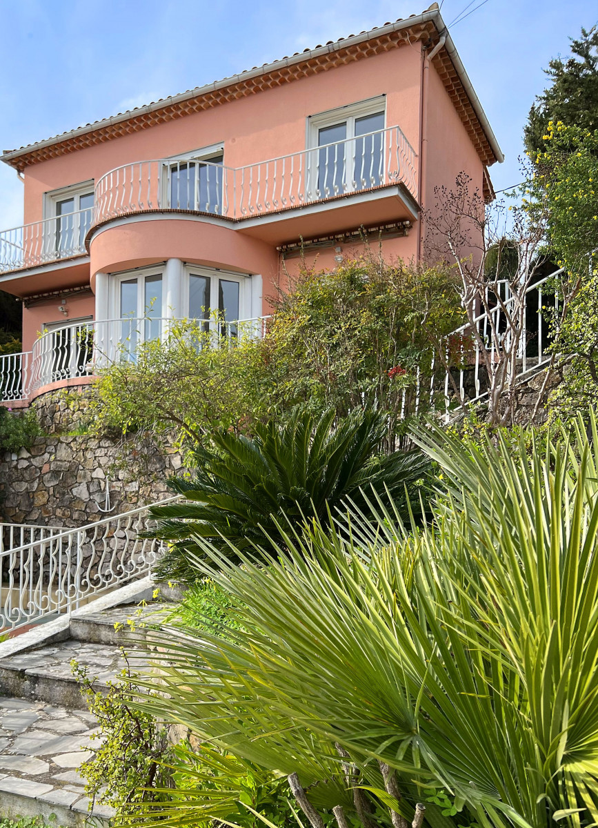 
                                                Location
                                                 Maison avec vue sur la mer (loyer tout inclus)