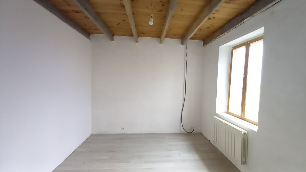 
                                                Vente
                                                 maison de 95m² sur 600m² de terrain+dépendances