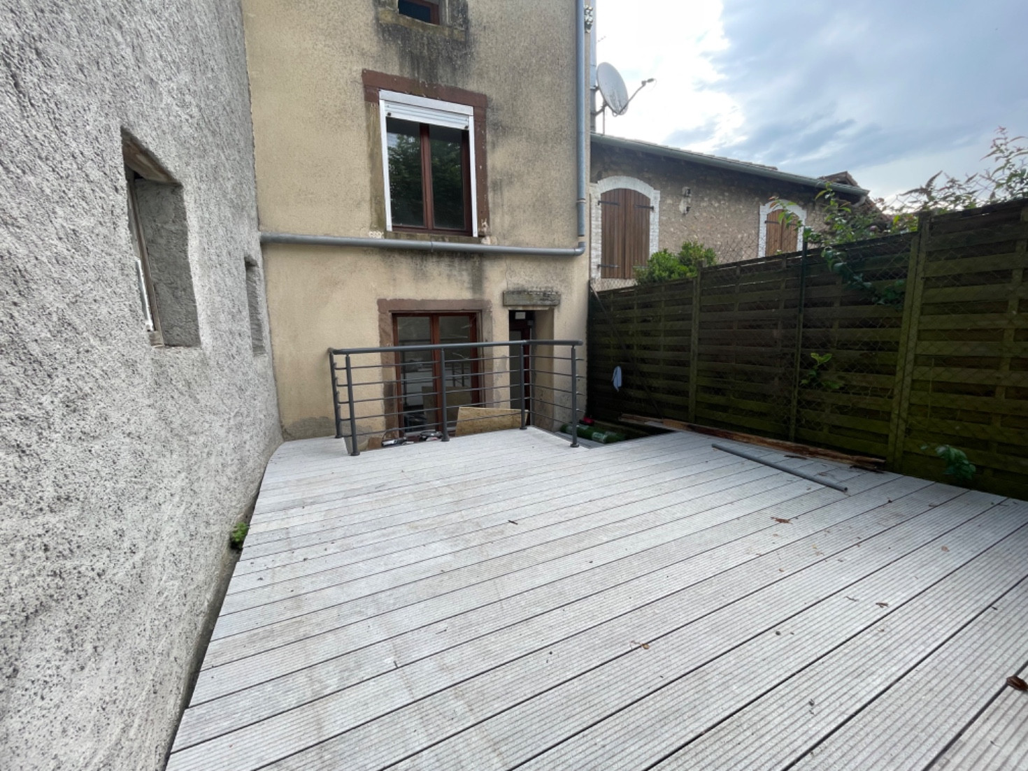 
                                                Location
                                                 Maison dans un quartier calme de 130m2