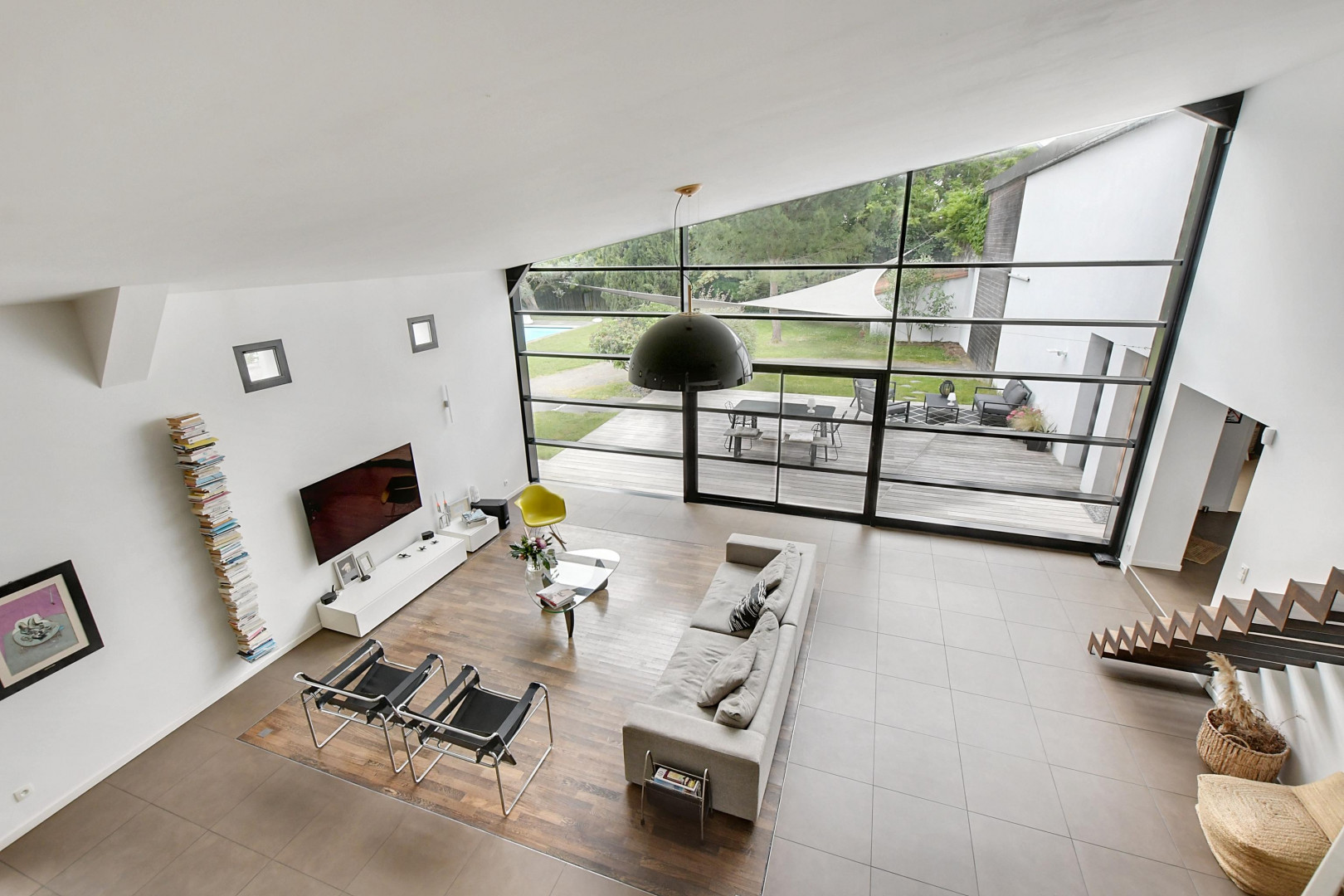 
                                                Vente
                                                 Maison d'architecte 7 p, piscine, avec 5700 m²