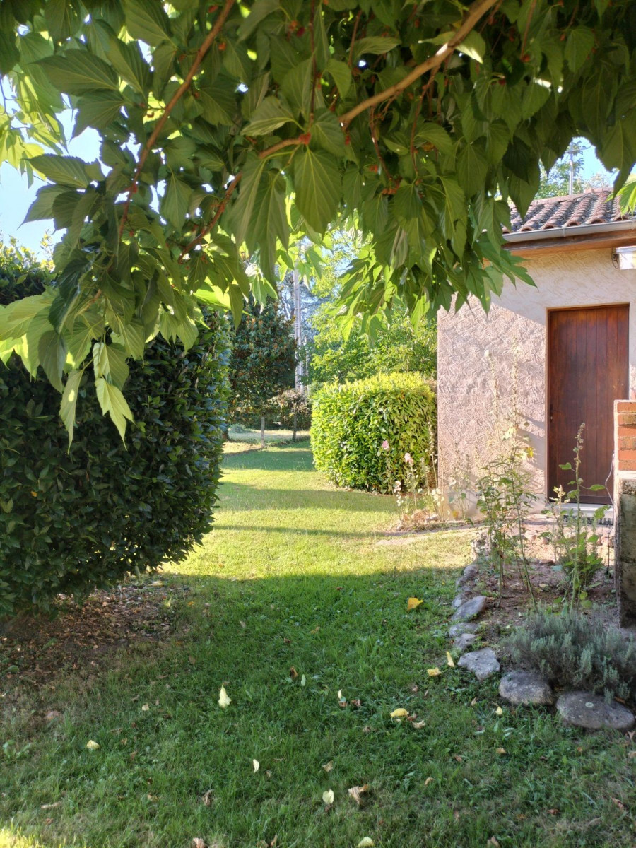 
                                                Vente
                                                 Maison de 60m2 avec un grand parc de 2000m2